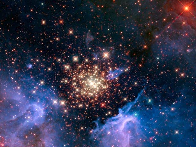 starburst-cluster-fireworks A fireworks spectacle thrown down by the Universe itself.