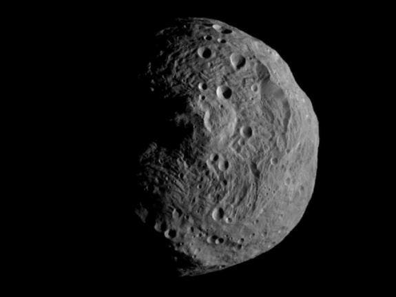 NASA's Dawn spacecraft obtained this image with its framing camera on July 17. It was taken from a distance of about 9,500 miles away from the protoplanet Vesta. Each pixel in the image corresponds to roughly 0.88 miles. (c) NASA