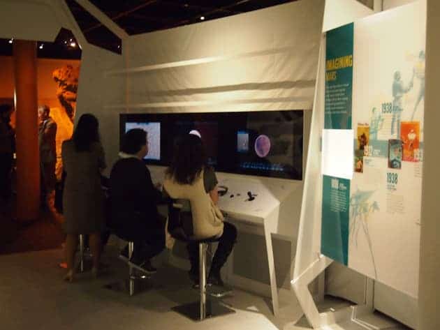 Beyond Planet Earth visitors can play with an interactive consoles, which transports the user into a veritable super Mars explorer which can fly around Mars and zoom in on cavernous craters, massive volcanoes, and vast valleys. 