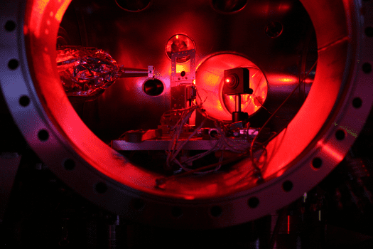 Caption of the Linac Coherent Light Source SXR experimental chamber, which was used to heat a solid material at 2 million degrees Fahrenheit, and turn it into hot, dense matter. (c) University of Oxford/Sam Vinko