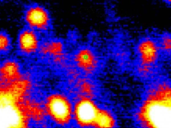 The G2 object, captioned in the middle of the image snapped by the Keck telescopes shortly after its close encounter with a supermassive black hole. Credit: ANDREA GHEZ, GUNTHER WITZEL/UCLA GALACTIC CENTER GROUP/W. M. KECK OBSERVATORY