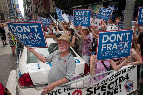 Protesters in New York rallied against fracking. Image: worlding.org