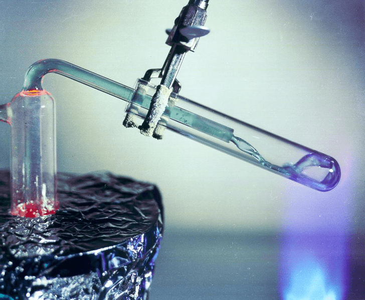Liquid FLiBe salt. Credit: Wikimedia Commons