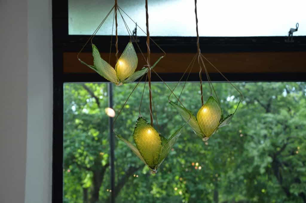 The "Silk Leaf" uses light given off by your bulbs to fuel fresh oxygen generation in your living room. Image: Julian Melchiorri