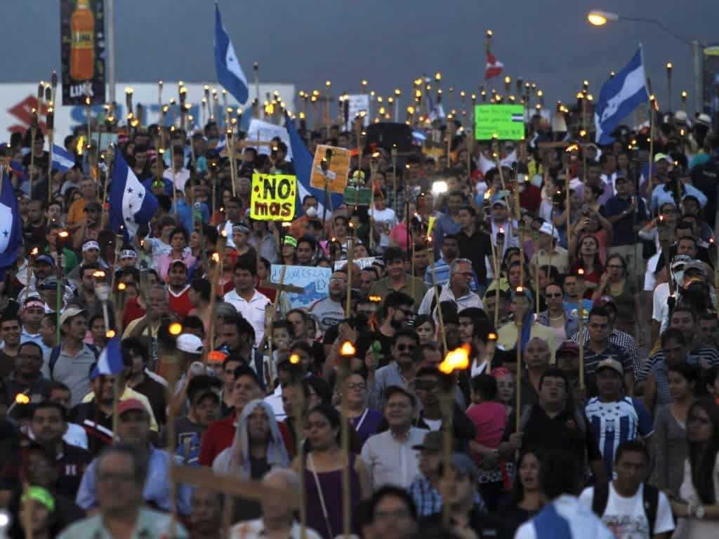 People take part in a march on July 3, 2015 to demand the resignation of Honduras' President Juan Orlando Hernandez amidst $200 embezelment scandal. Image: Jorge Cabrera