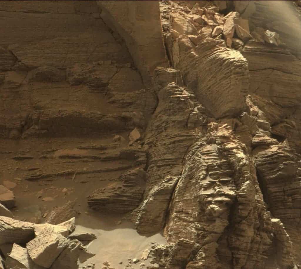 This view from the Mast Camera (Mastcam) in NASA’s Curiosity Mars rover shows an outcrop of finely layered rocks within the Murray Buttes region on lower Mount Sharp. Image credits NASA/JPL-Caltech.