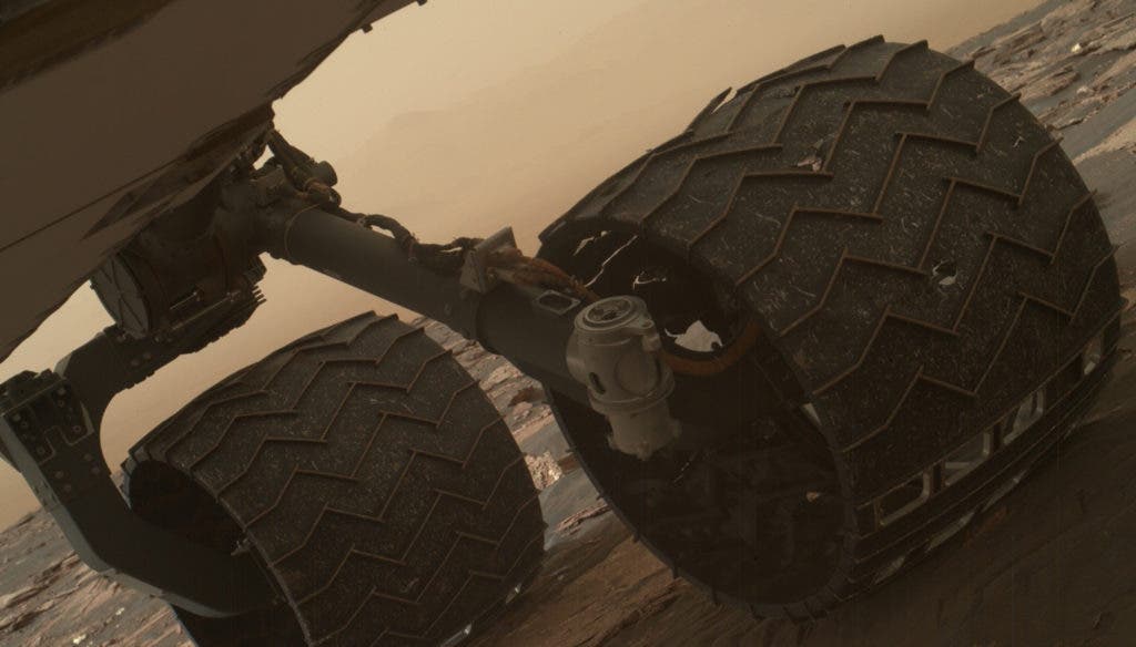 A selfie the rover took with its arm-mounted Mars Hand Lens Imager (MAHLI) camera showing the broken grousers.