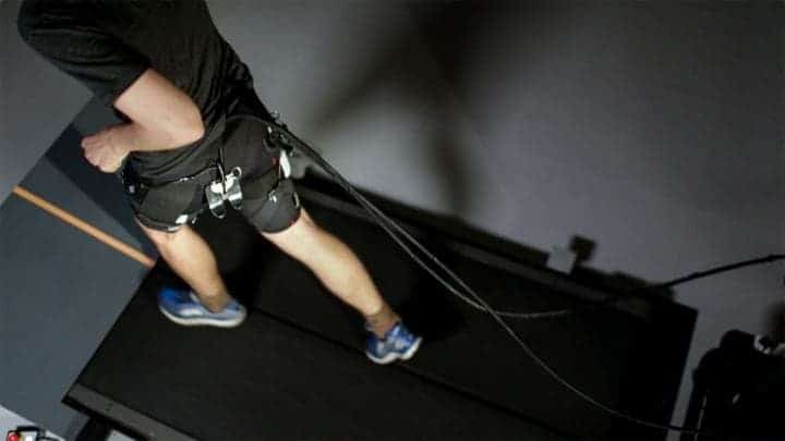 A system of actuation wires attached to the back of the exosuit provides assistive force to the hip joint during running. Credit: The Wyss Institute at Harvard University