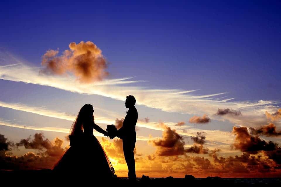 Marriage duration is inversely associated with spending on the engagement ring and wedding ceremony, according to a study. Credit: Pixabay.