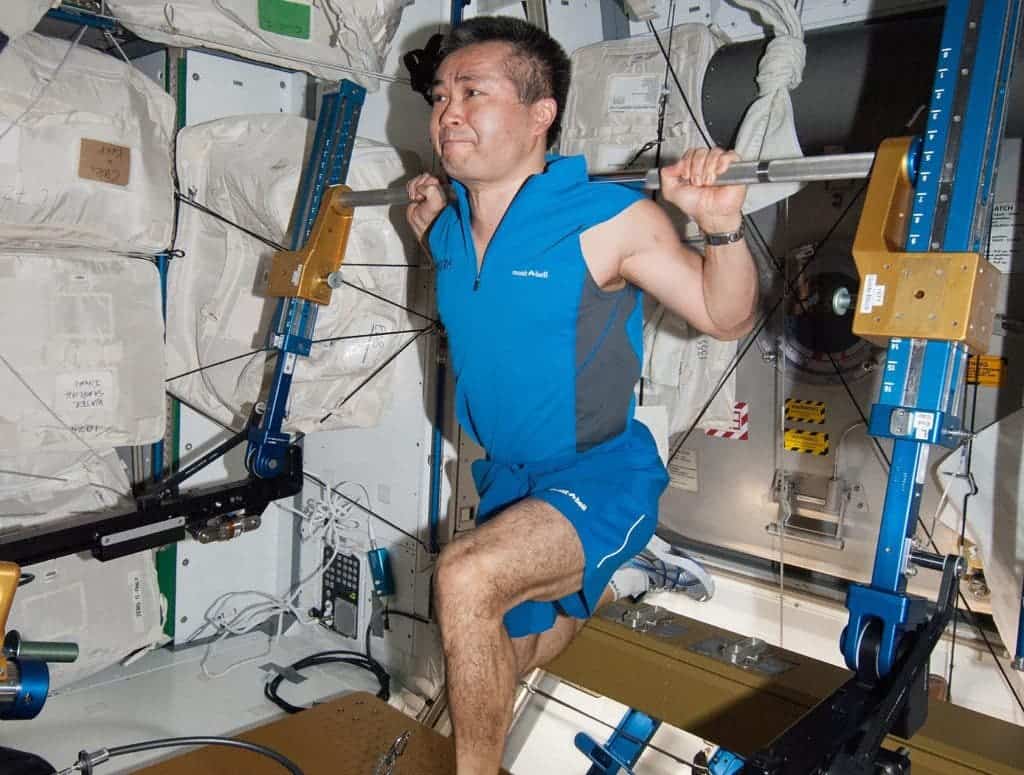 Astronaut performs kneeling lift with ARED device. Credit: NASA. 