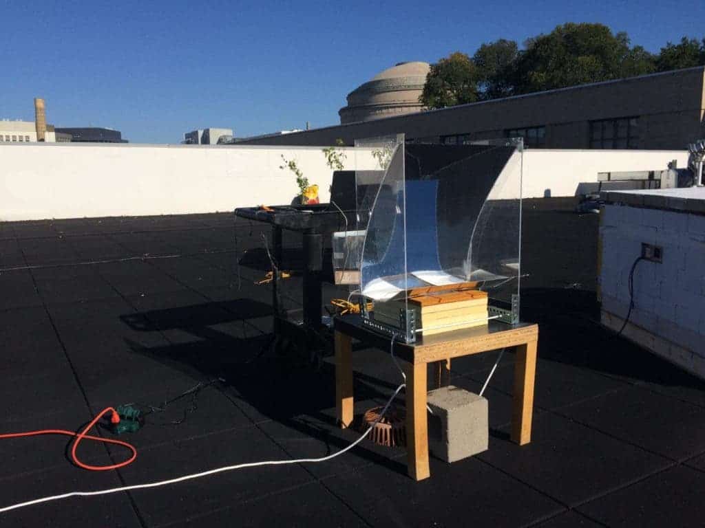 The device mounted on the roof of an MIT building. Credit: Thomas Cooper et al.
