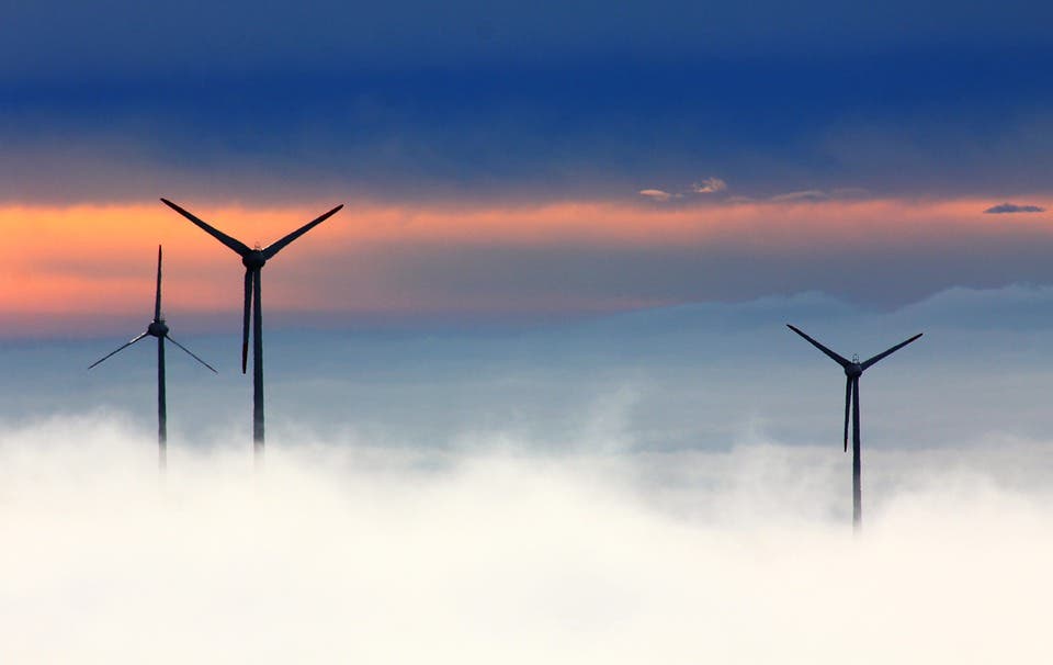 A rapid transition towards 100% renewable energy is our best bet against mitigating potentially catastrophic climate change. Credit: Pixabay.