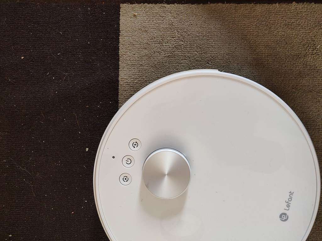 Lefant M1 on carpet.