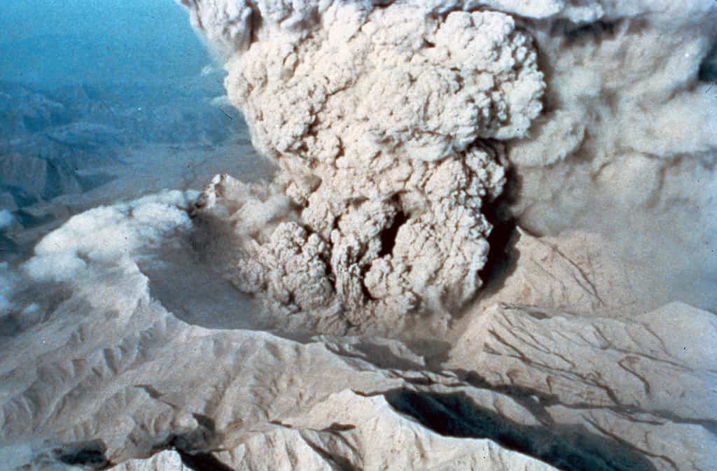 Pinatubo Volcano eruption photo.