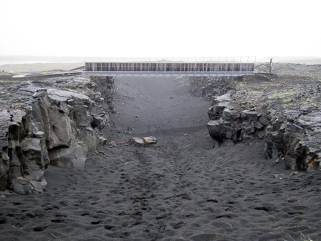 divergent boundary in iceland